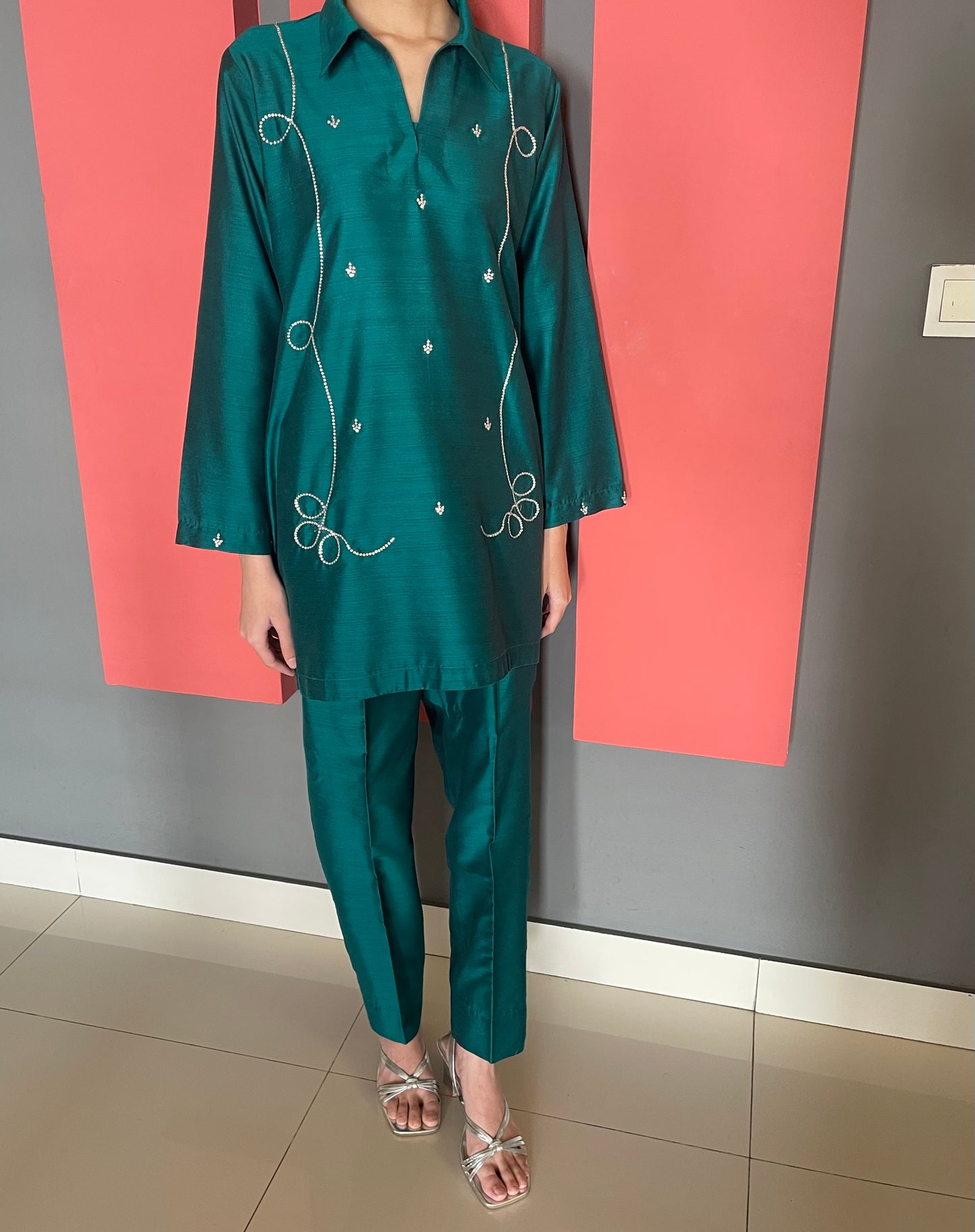 HK44 Sea green with Swirls