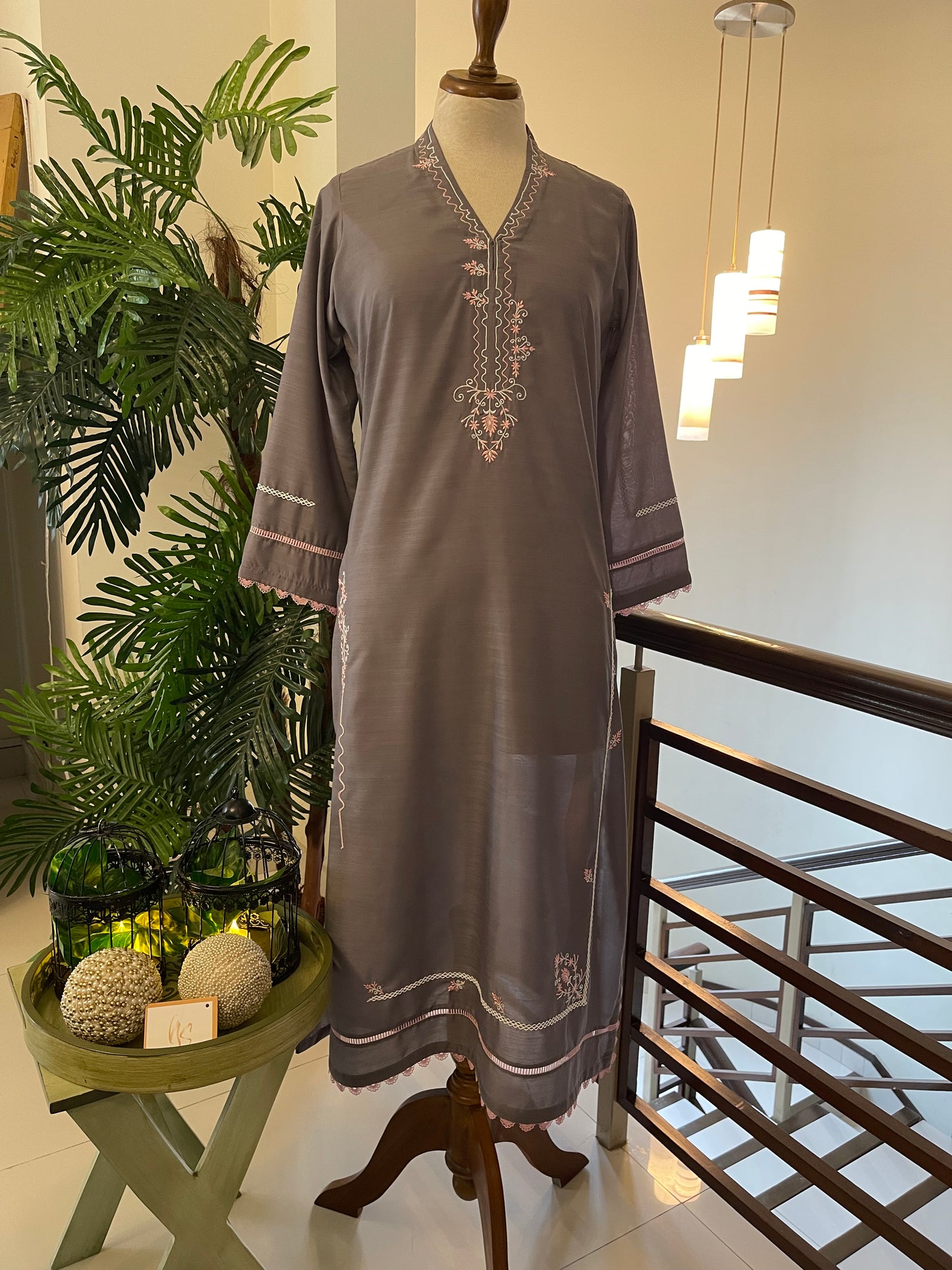 HK 85 Grey with pink (blended Silk)