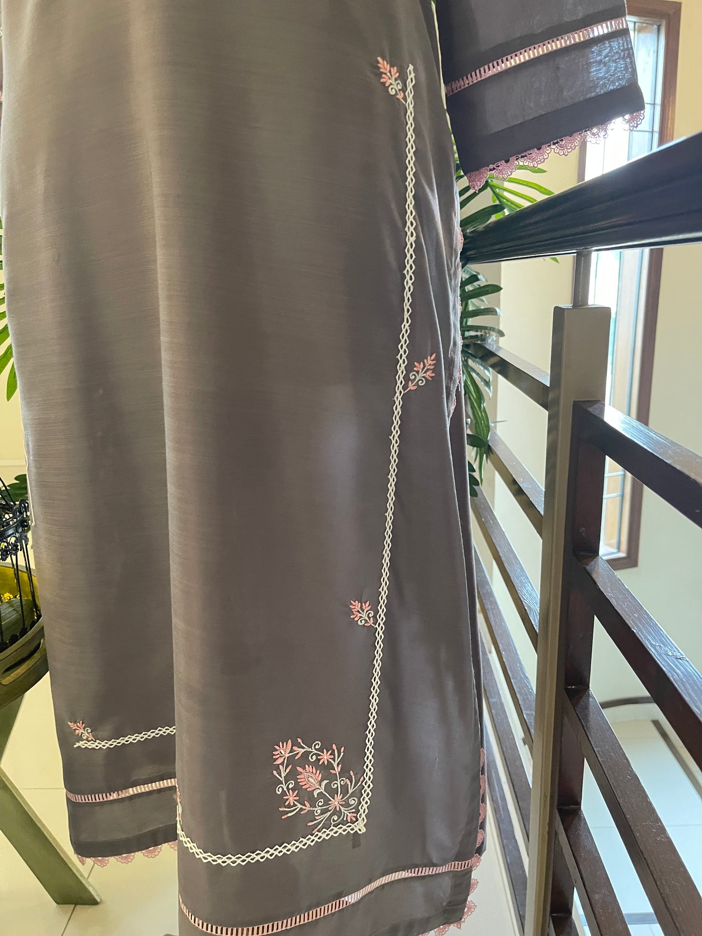 HK 85 Grey with pink (blended Silk)