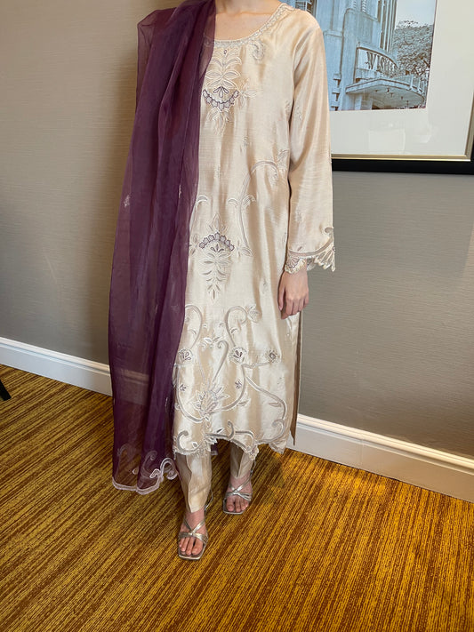 HK 76 Beige with Purple Organza