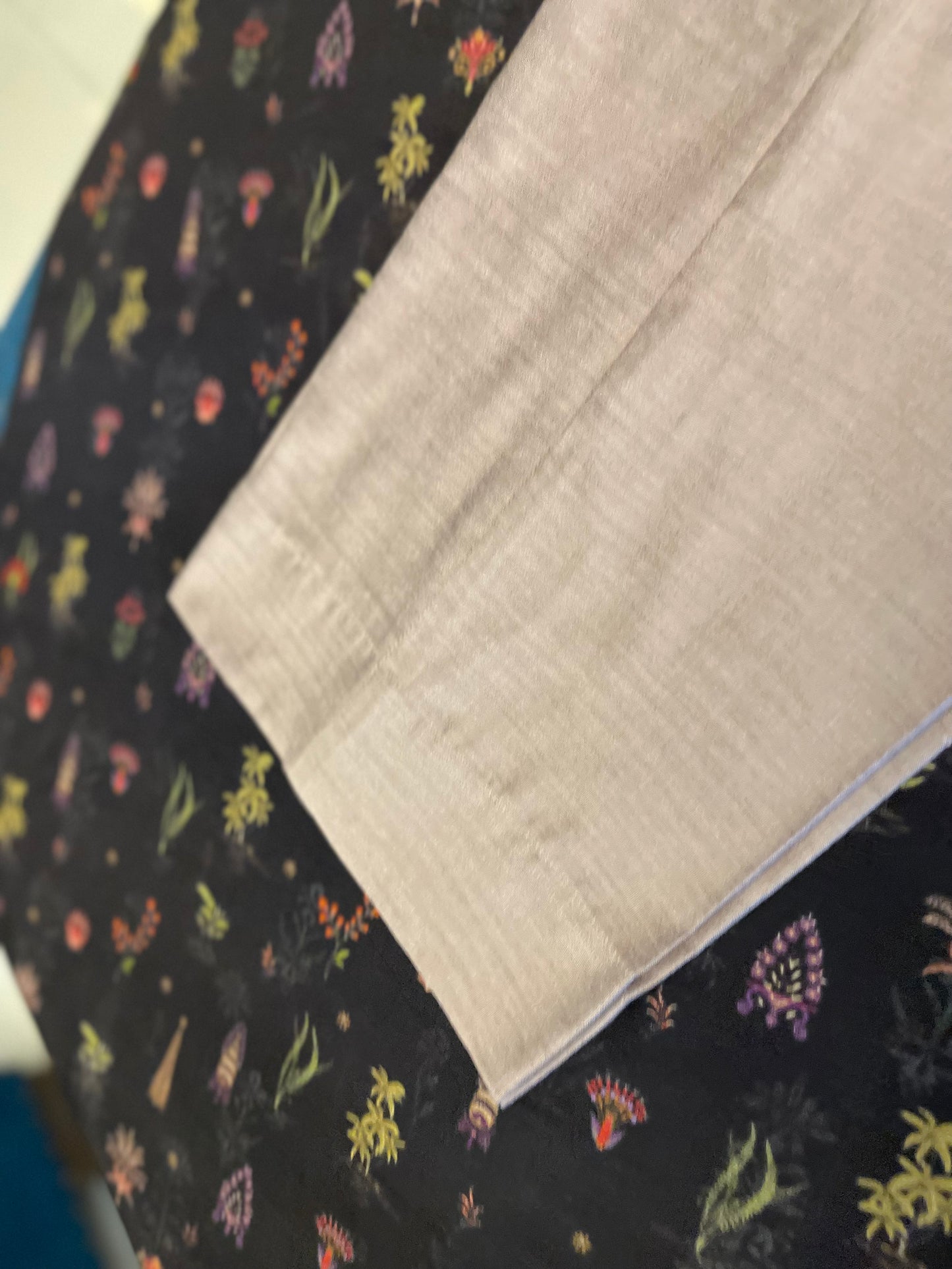 HK 84 lilac with printed Scarf