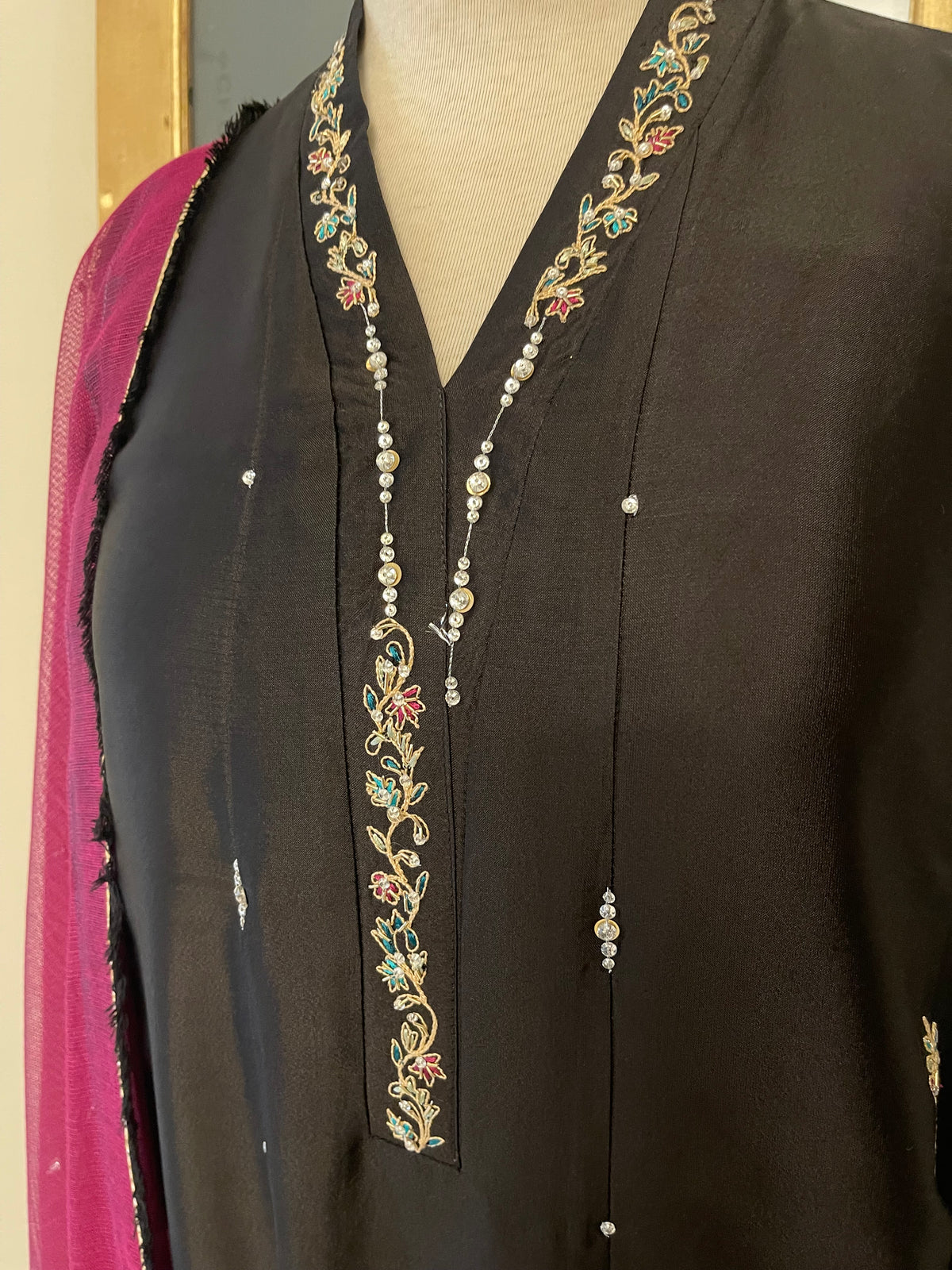 HK 185 Black Elegance