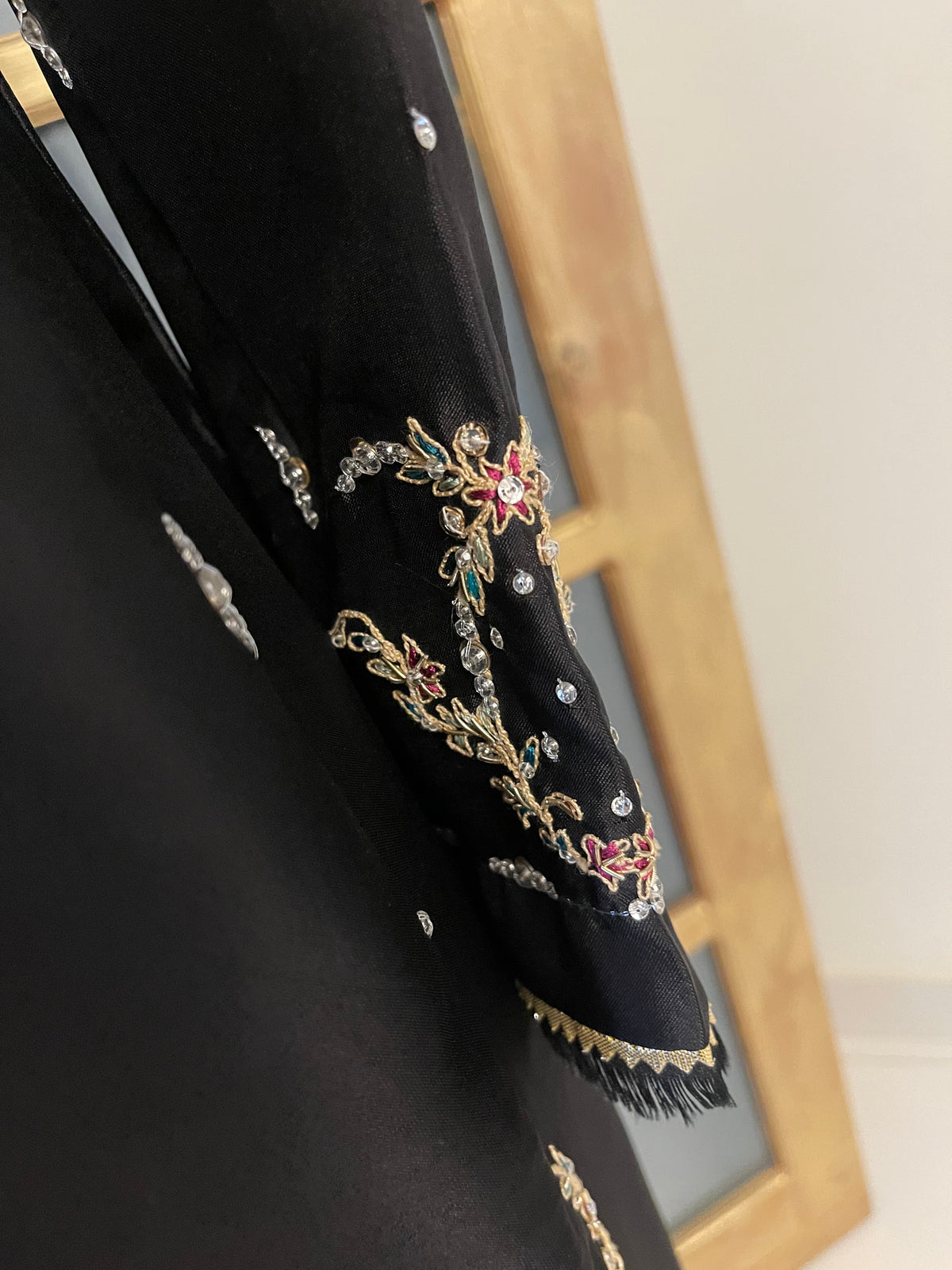 HK 185 Black Elegance
