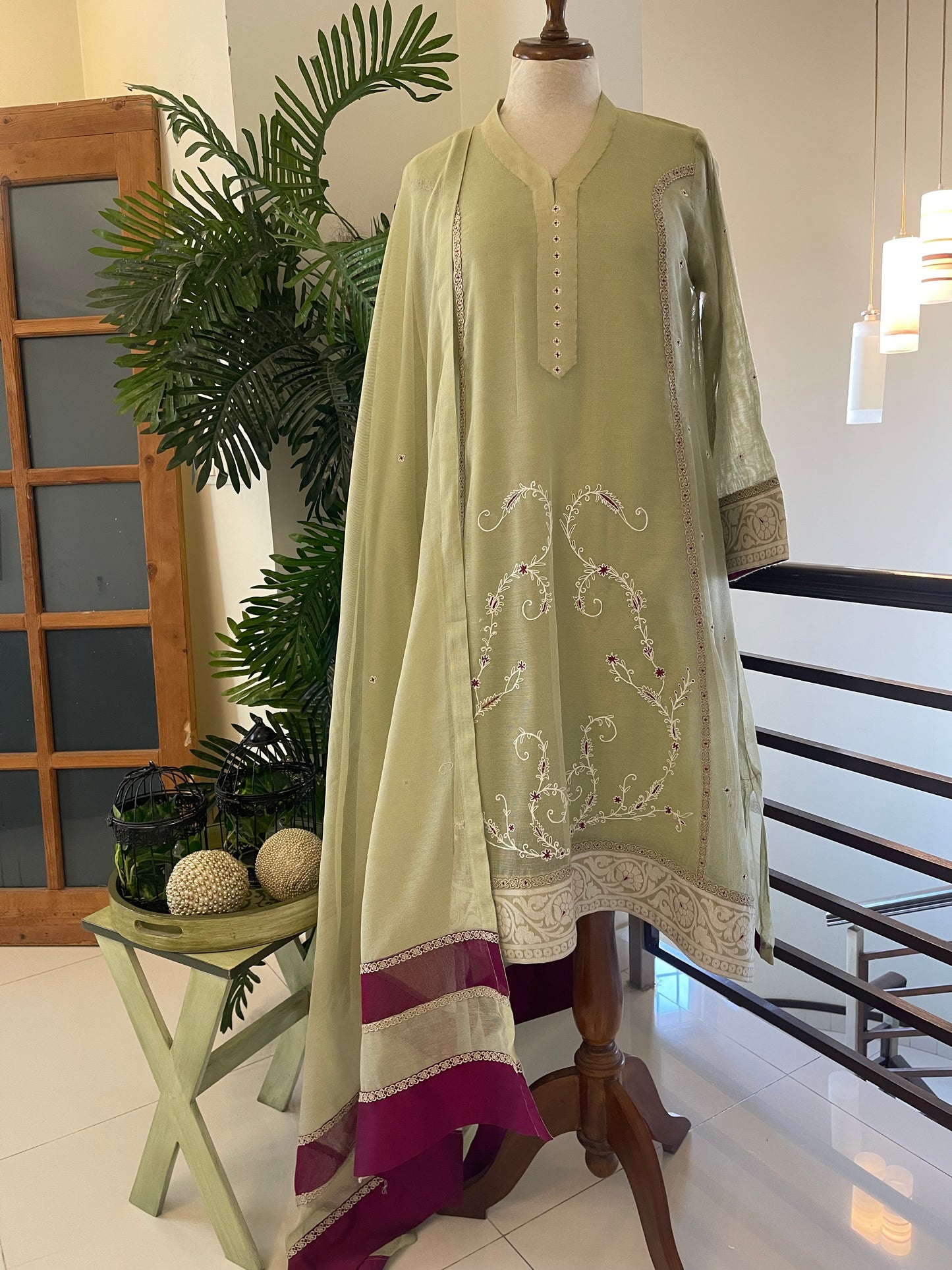 HK 122  Sage Pistachio