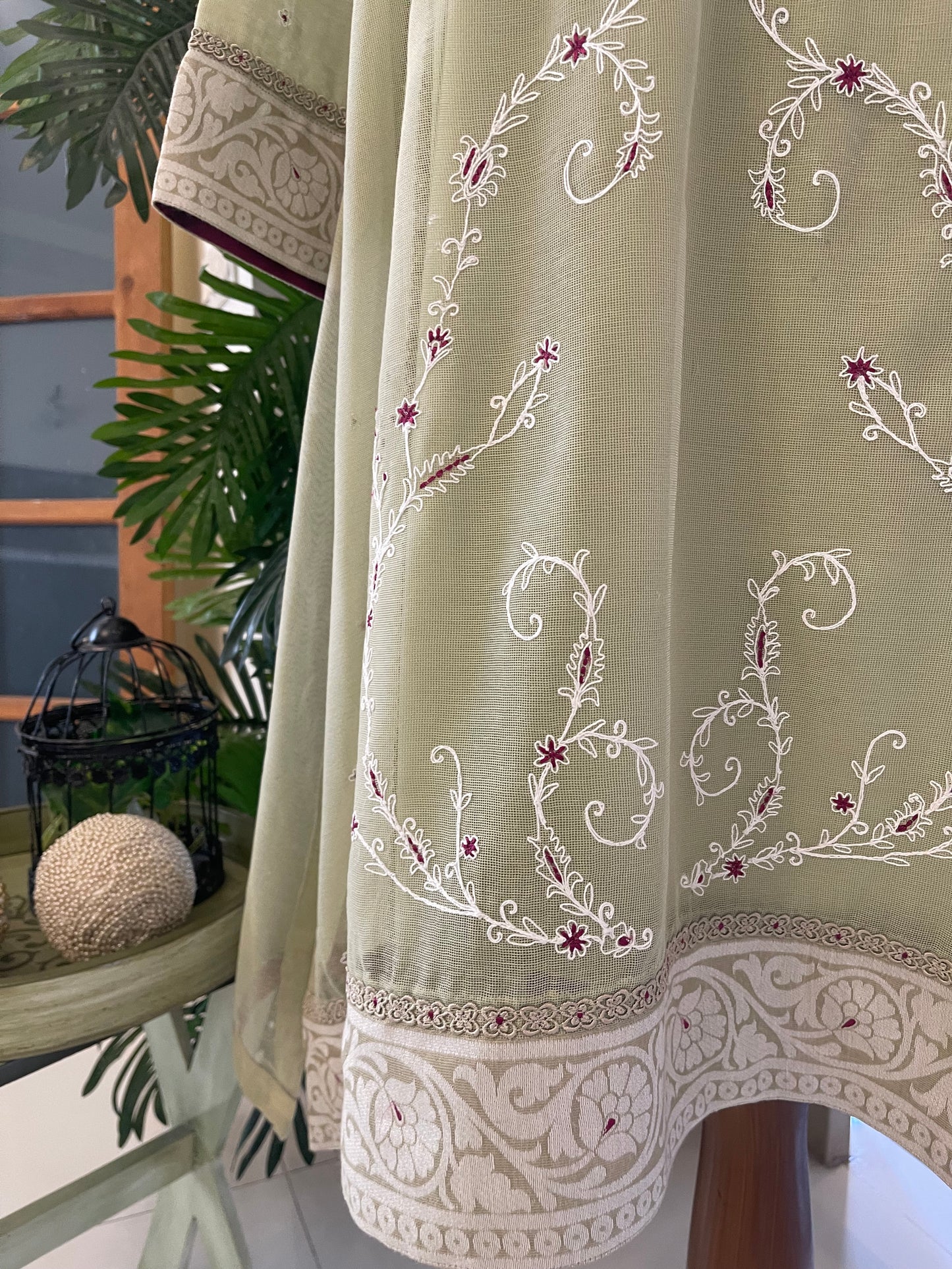 HK 122  Sage Pistachio