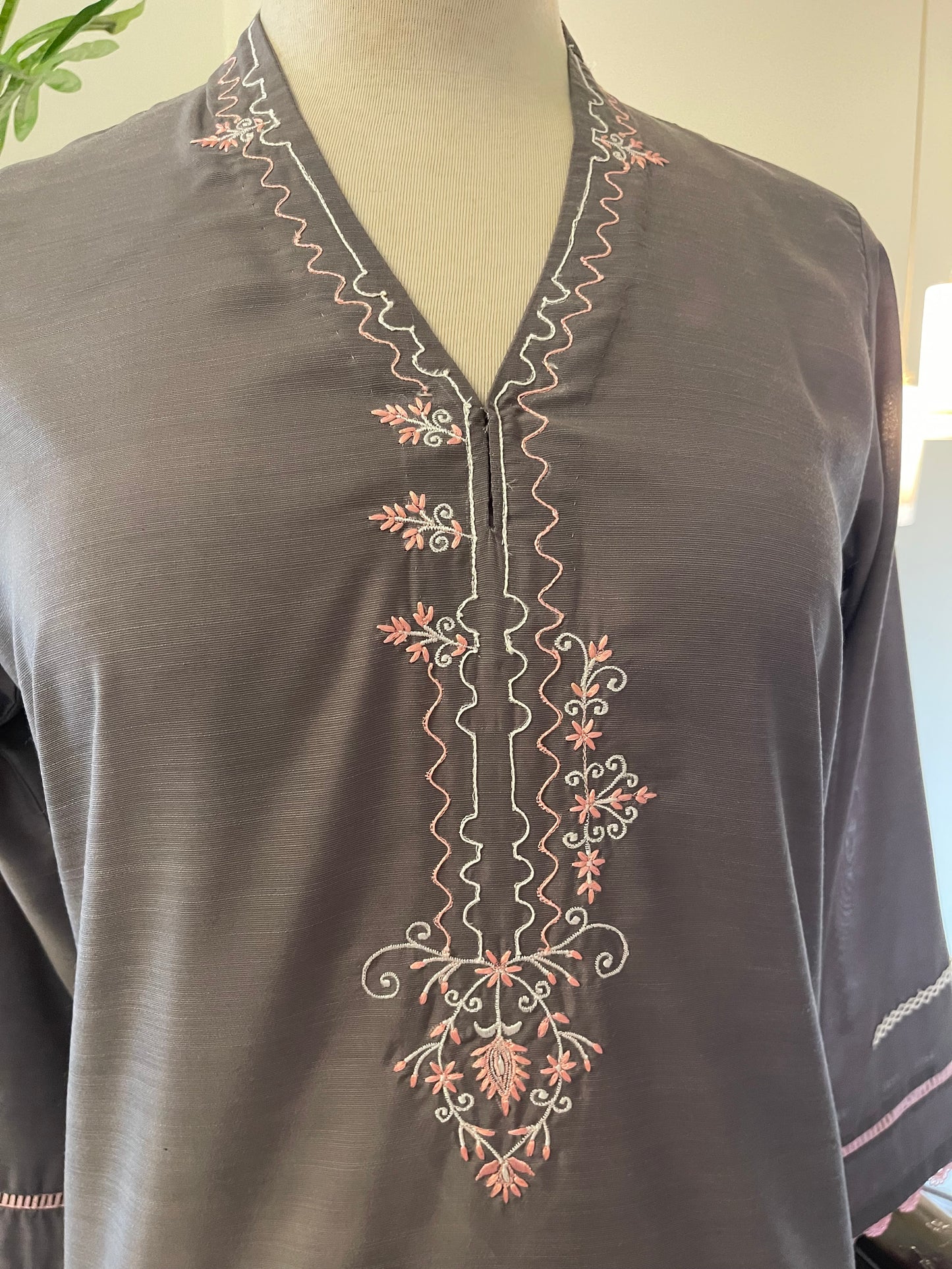 HK 85 Grey with pink (blended Silk)