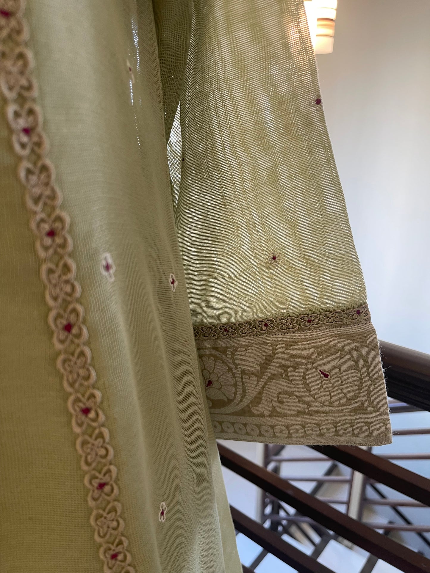 HK 122  Sage Pistachio