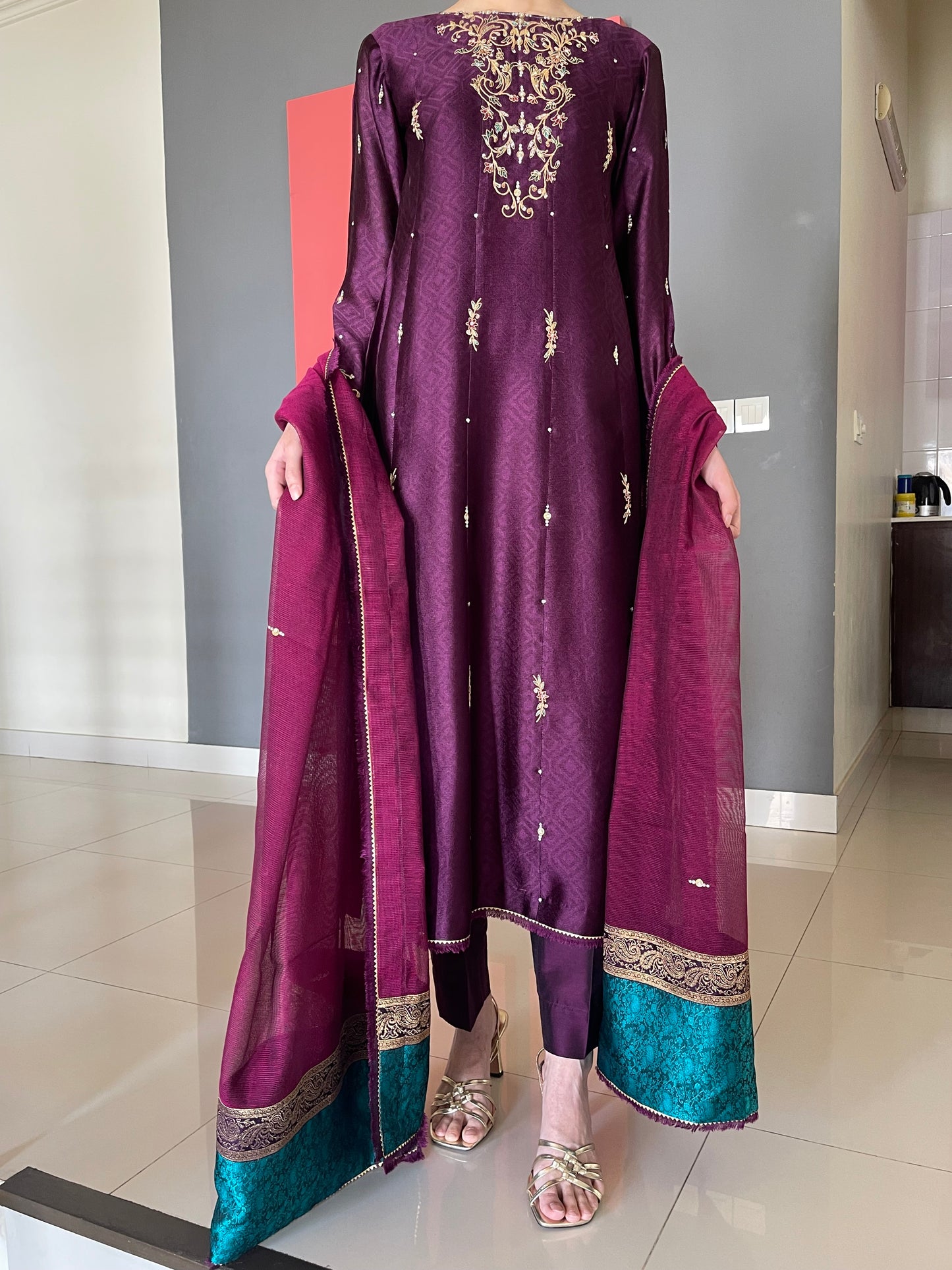 HK 99 Dark Purple with Magenta