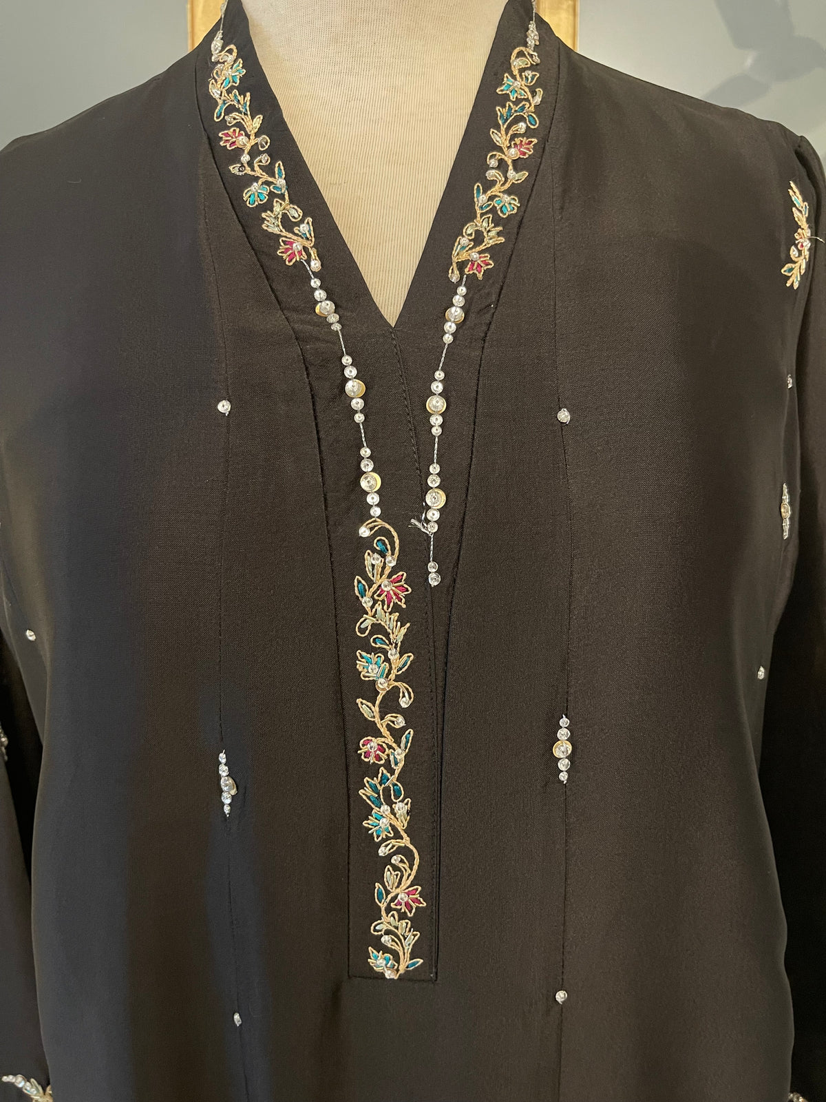 HK 185 Black Elegance