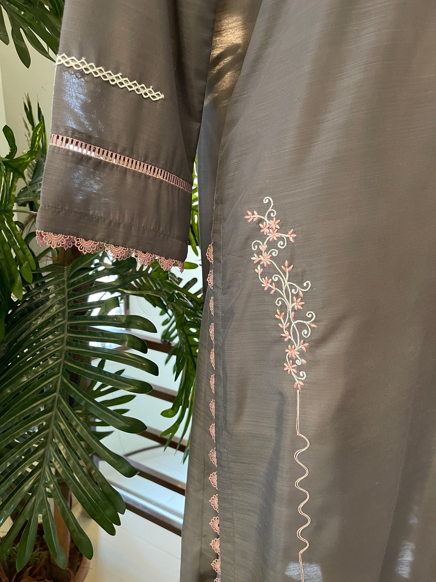 HK 85 Grey with pink (blended Silk)