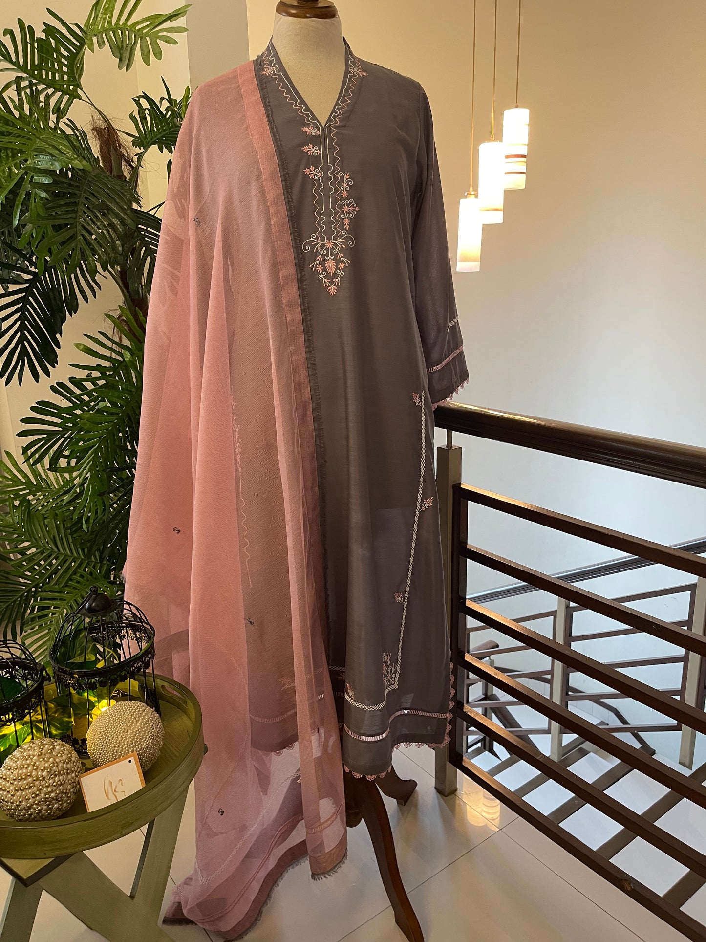 HK 85 Grey with pink (blended Silk)