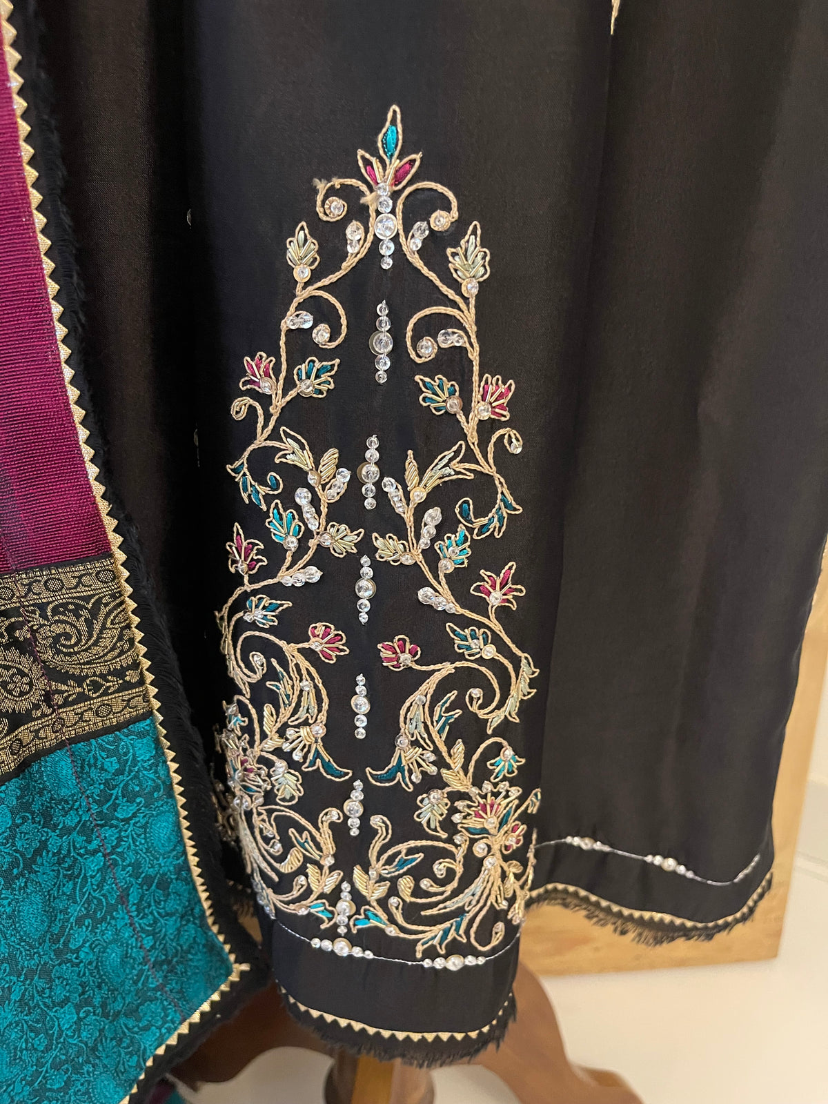 HK 185 Black Elegance